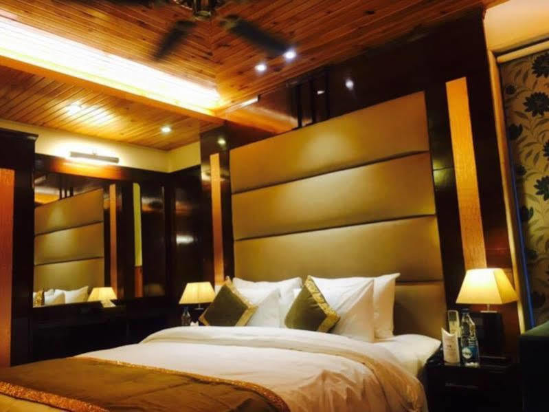 Wood Castle Grand Hotell New Delhi Exteriör bild
