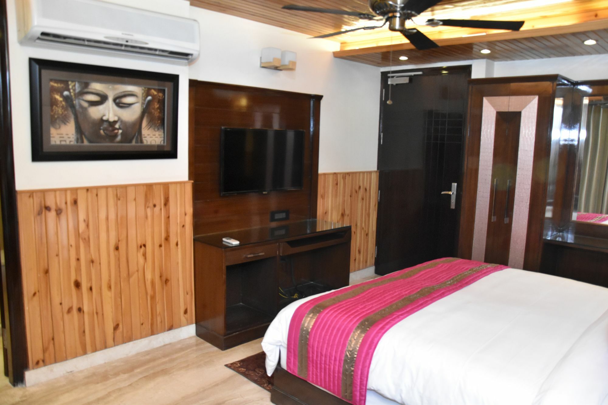 Wood Castle Grand Hotell New Delhi Exteriör bild