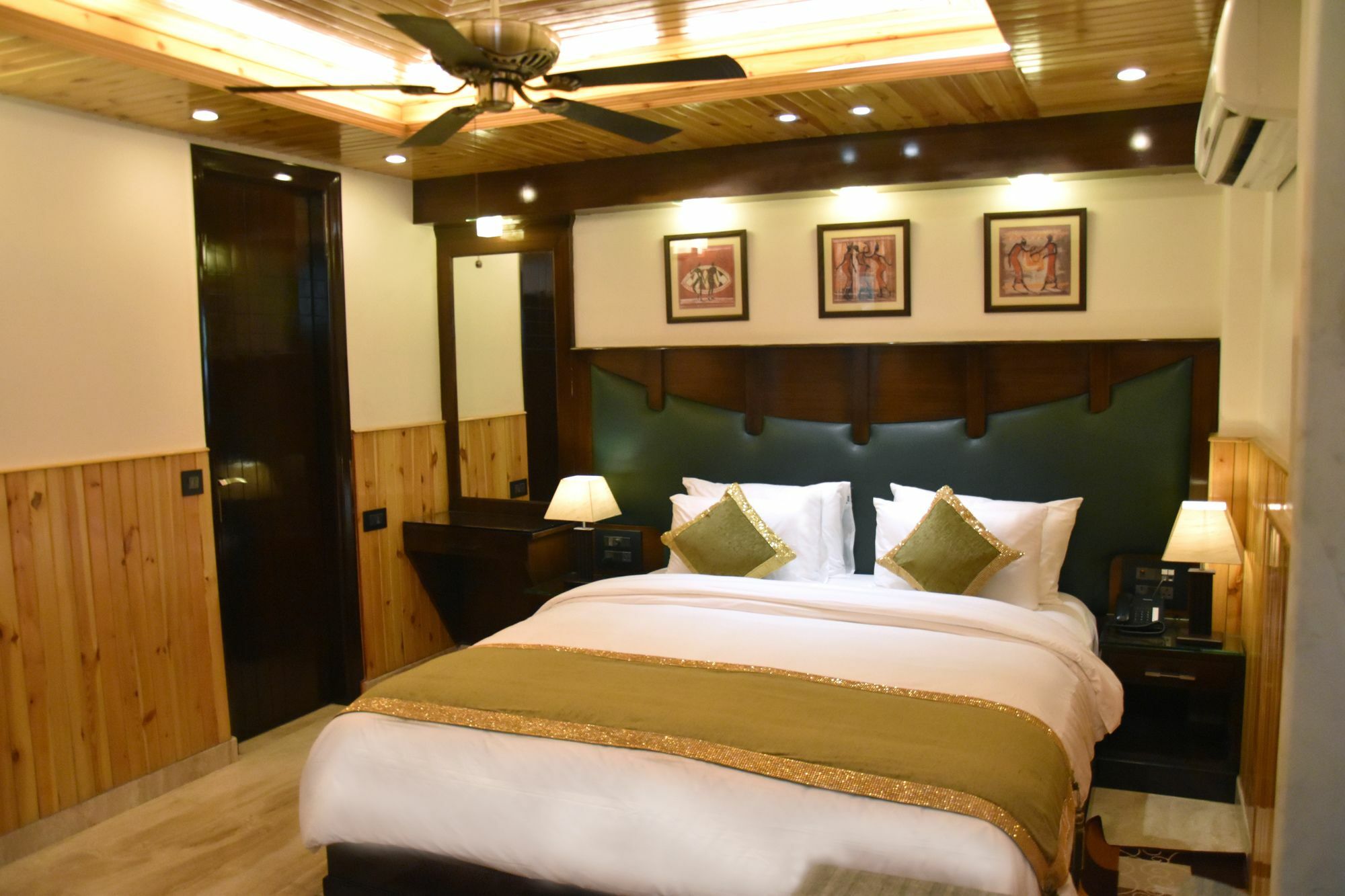Wood Castle Grand Hotell New Delhi Exteriör bild