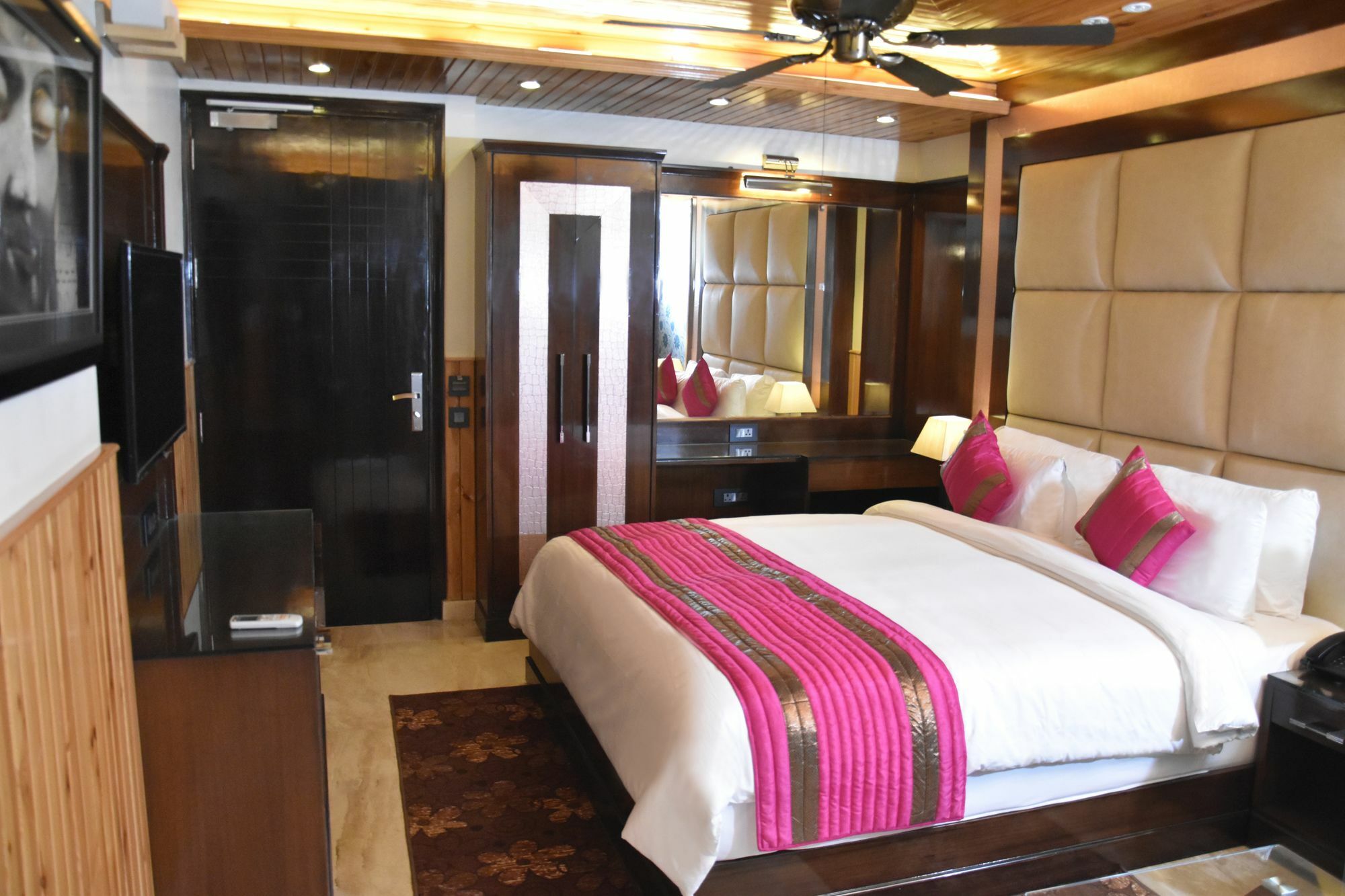 Wood Castle Grand Hotell New Delhi Exteriör bild