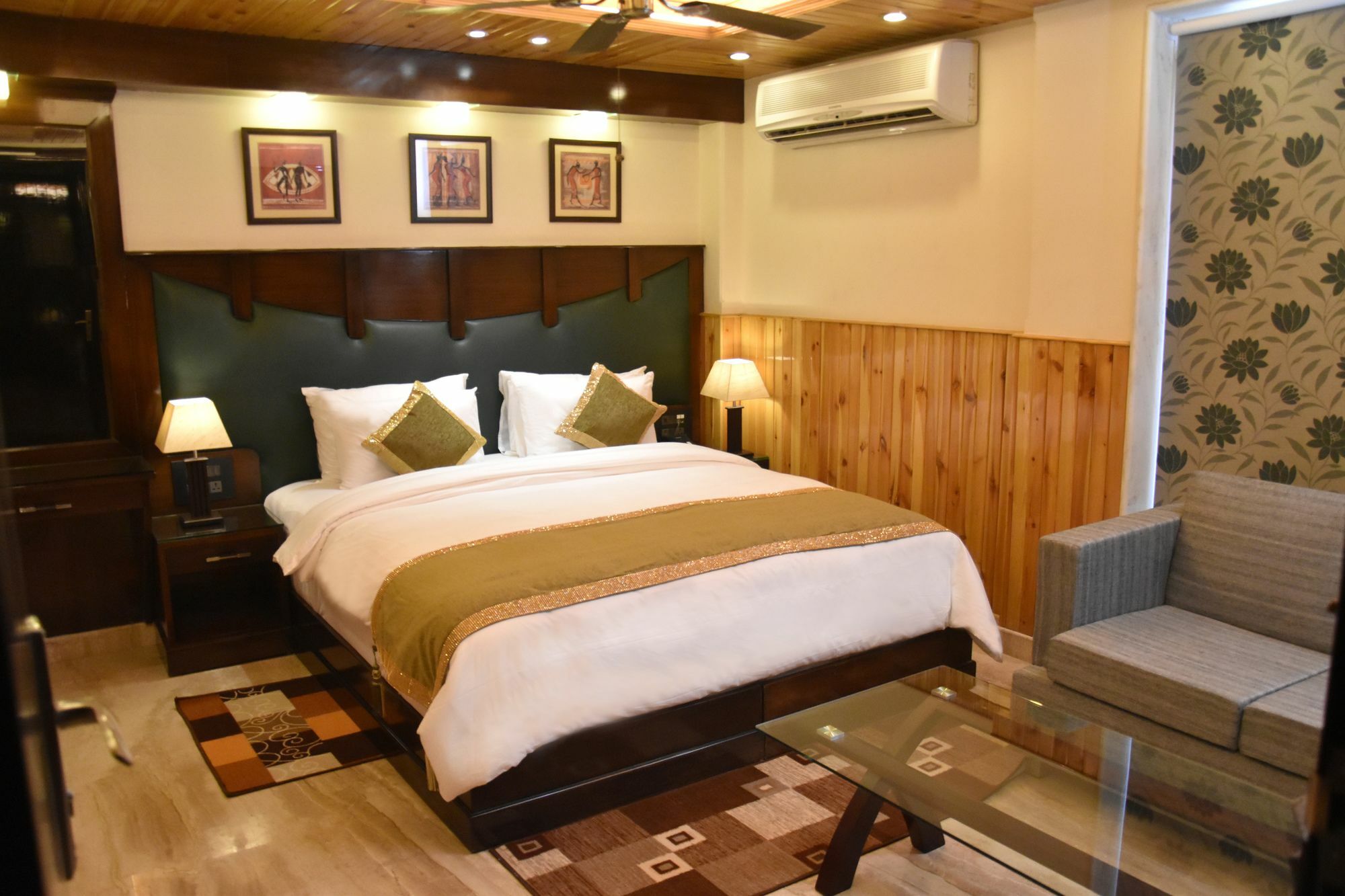 Wood Castle Grand Hotell New Delhi Exteriör bild